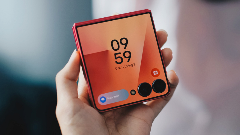 Trải nghiệm AI trên màn hình ngoài Galaxy Z Flip7