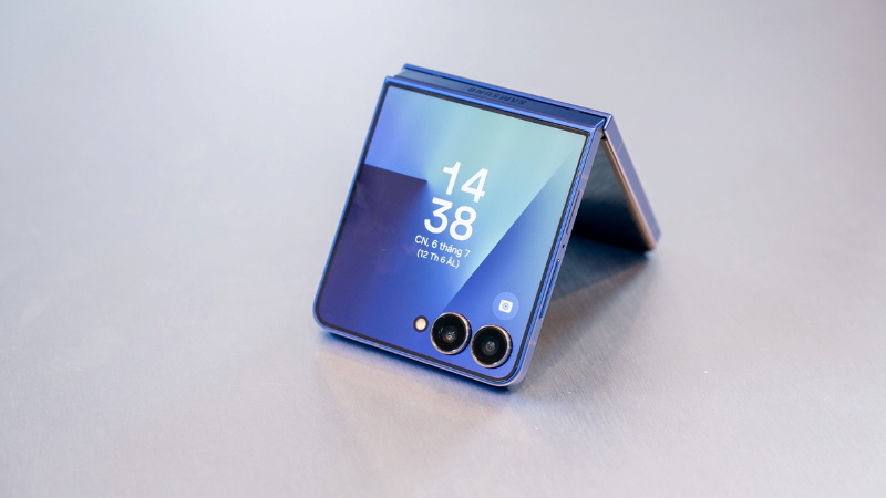Bản lề Galaxy Z Flip7 chắc chắn, bền bỉ