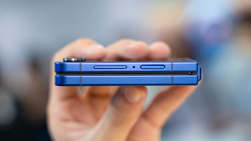 Samsung Galaxy Z Flip7 mỏng nhẹ