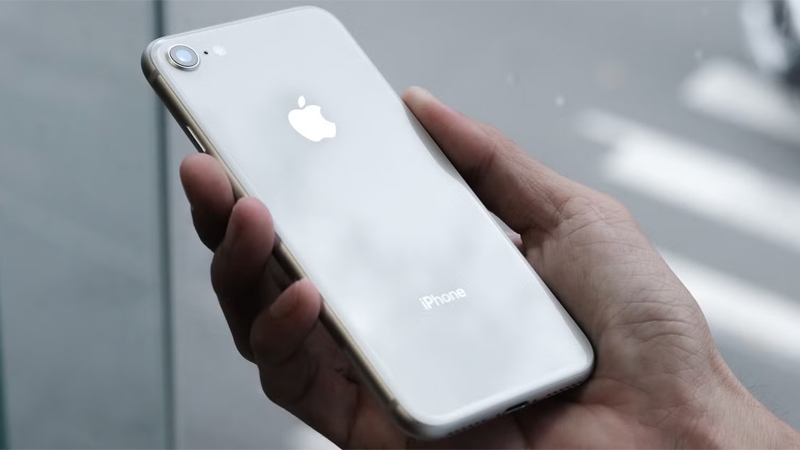 Máy lướt pre-owned có vẻ ngoài bóng bẩy nhưng chất lượng thiếu ổn định 