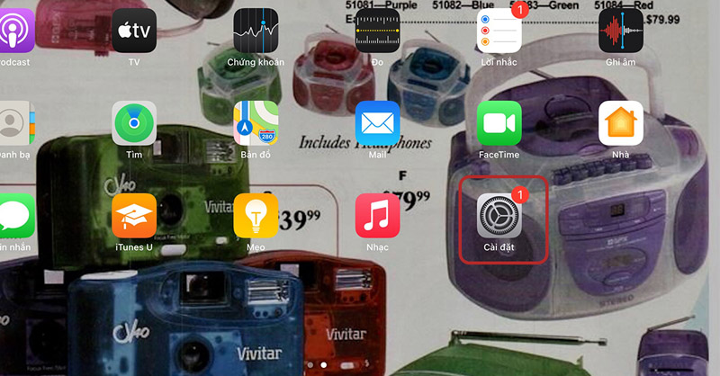 Người dùng mở ứng dụng Cài đặt trên iPad