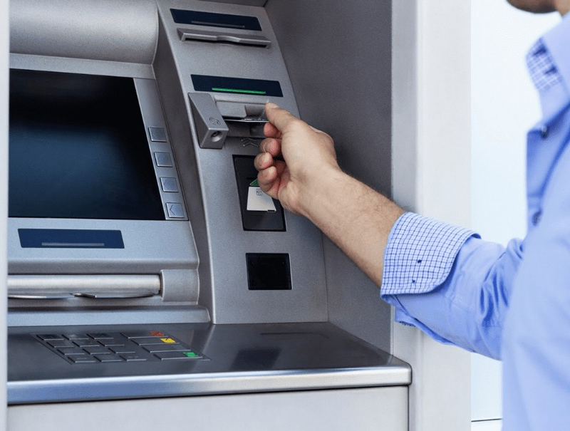 Kiểm tra số dư tài khoản tại cây ATM Techcombank
