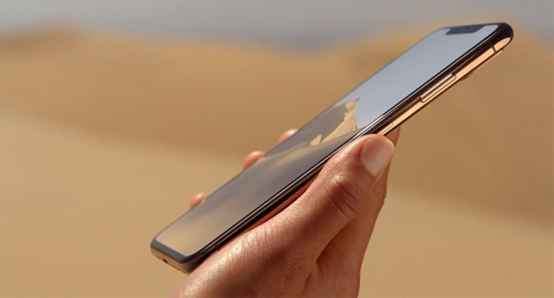 Quan sát phần viền iPhone để kiểm tra tình trạng màn hình 