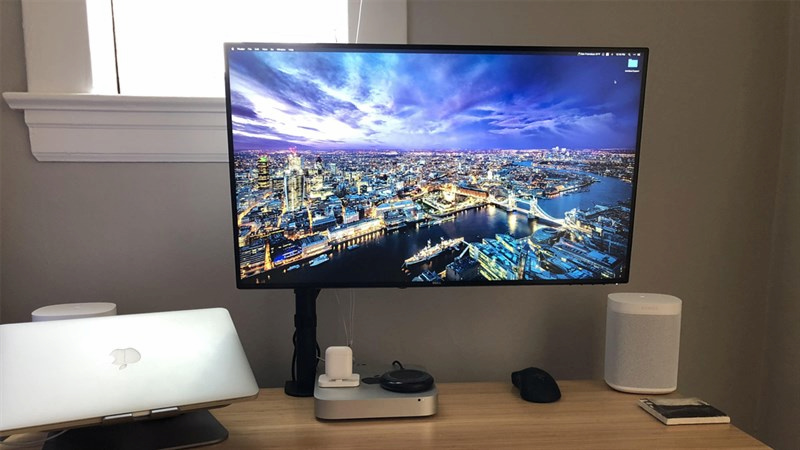 MacBook hoạt động với màn hình ngoài