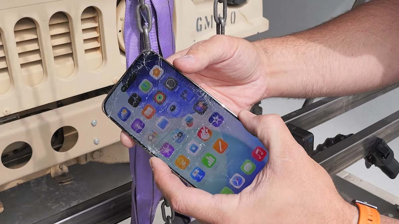 iPhone Air sau khi test khả năng chịu nén