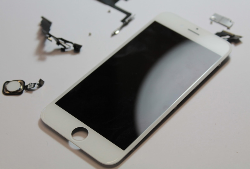 Màn hình iPhone lô thường được sản xuất bởi bên thứ ba 