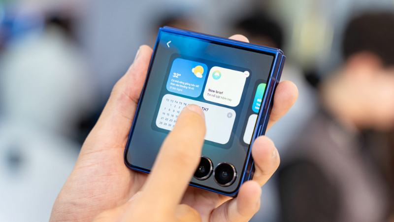 Màn hình phụ Galaxy Z Flip7