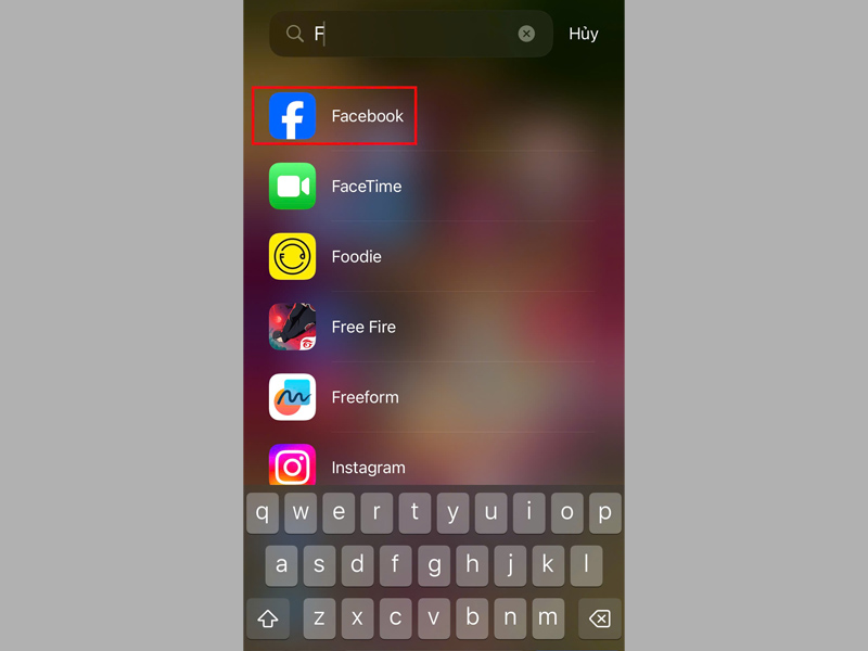 Khởi chạy ứng dụng Facebook trên điện thoại 