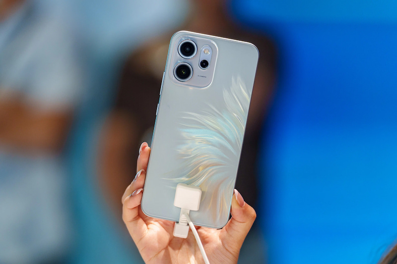 Thiết kế OPPO Reno14 Series đuôi cá đa sắc