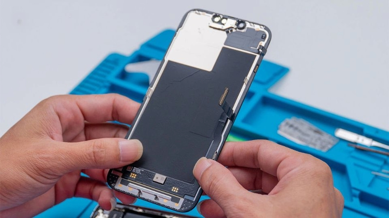 Thay màn hình iPhone mới