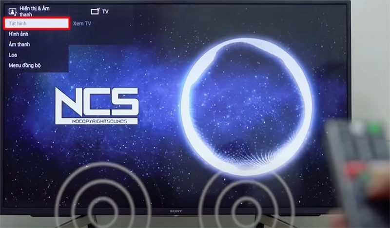 Nhấn vào nút “Options”/“Action Menu” trên remote rồi chọn “Tắt hình”