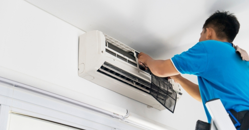 Gọi ngay dịch vụ sửa chữa chuyên nghiệp khi máy lạnh bị chảy nước
