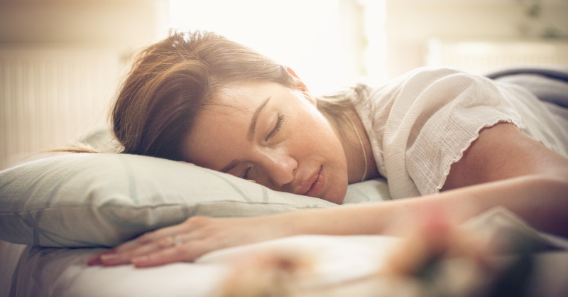 Khi ngủ nên hạn chế bật quạt