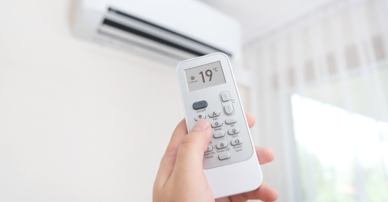 Kiểm tra remote khi mua máy lạnh cũ