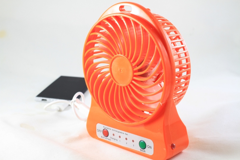 Sạc pin cho quạt đúng cách