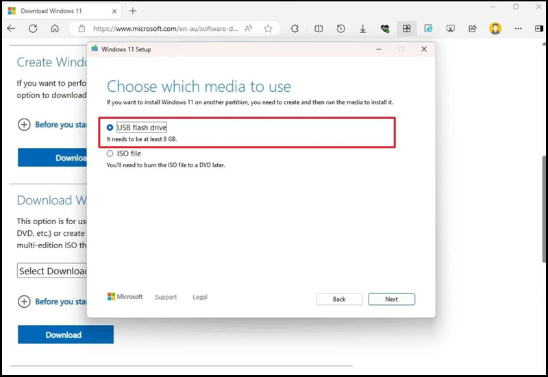 Chọn phiên bản Windows 11 phù hợp và chọn USB Flash
