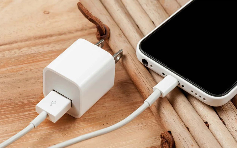 iPhone đang sạc bị dừng là do đâu