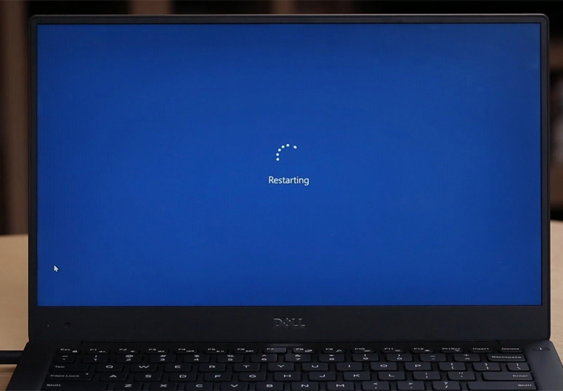 Khởi động lại laptop để thiết bị hoạt động ổn định trở lại