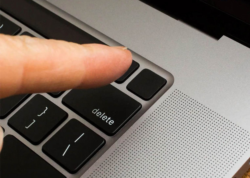Khởi động lại Macbook