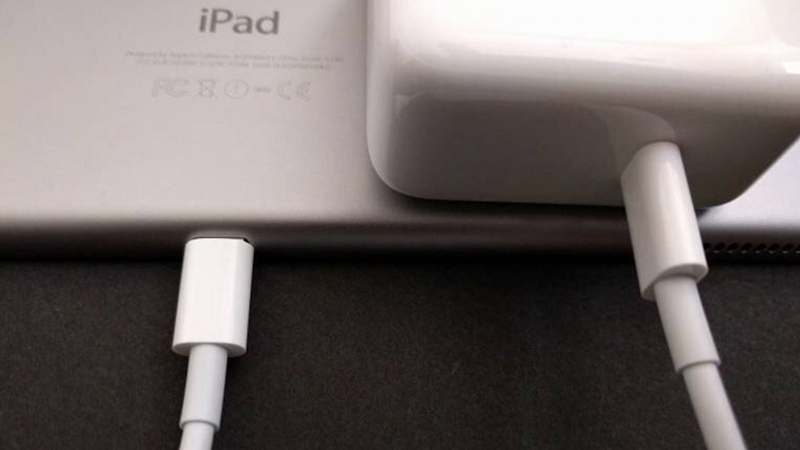 Kiểm tra cáp và củ sạc iPad