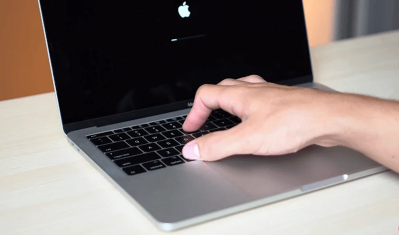 Tại sao Macbook bị treo