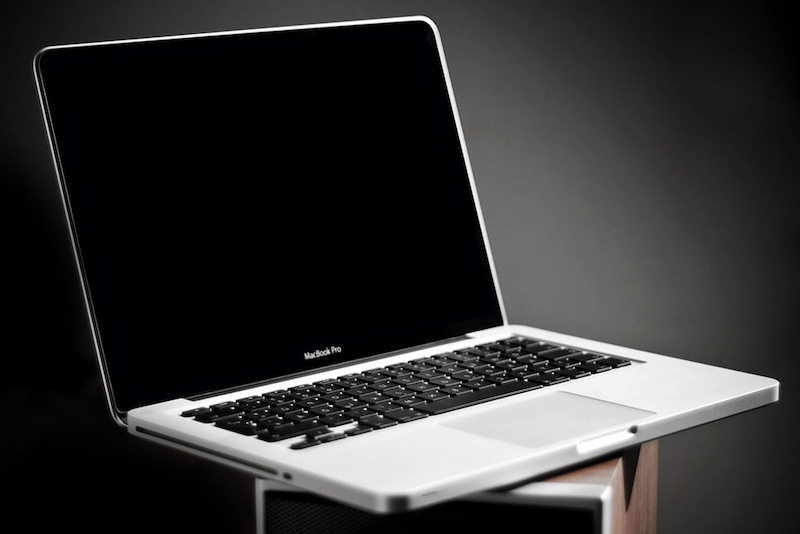 Tại sao Macbook không lên màn hình