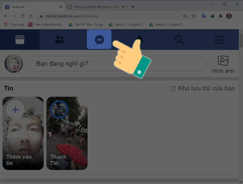 Đăng nhập vào Facebook và chọn biểu tượng Messenger