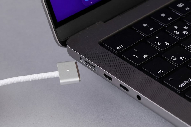 Ngắt kết nối Macbook với mọi thiết bị ngoại vi