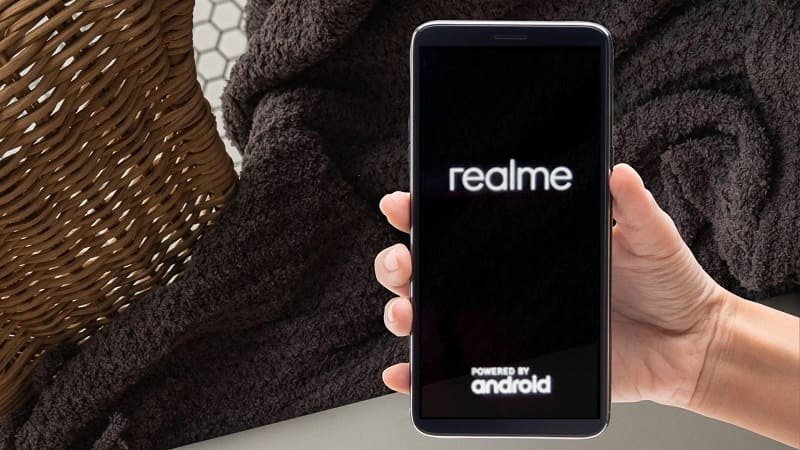 Tắt nguồn điện thoại Realme giúp thiết bị hoạt động ổn định 
