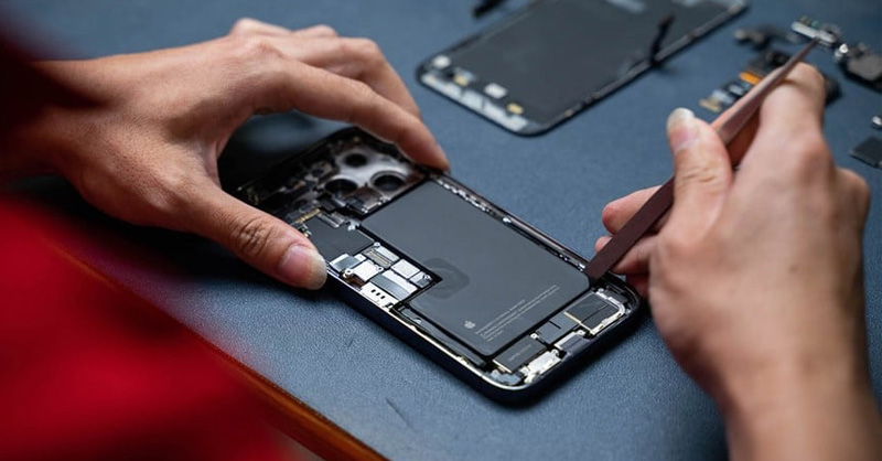 Nên cân nhắc khi thực hiện thay pin iPhone tại nhà