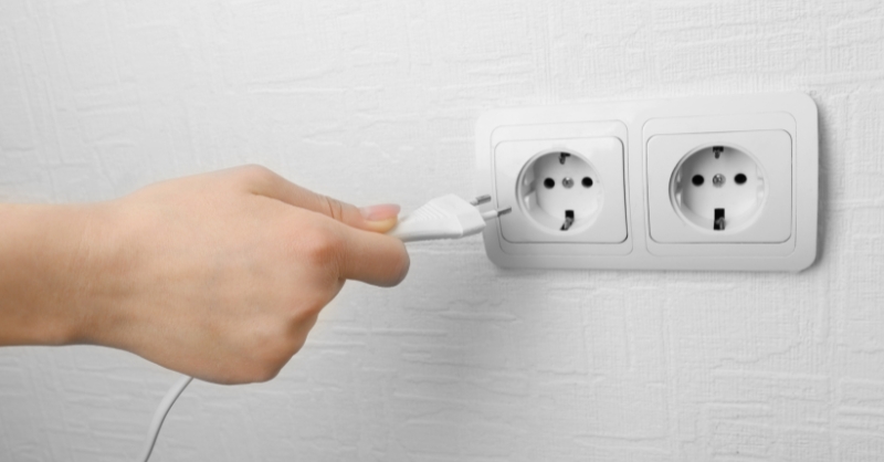 Bạn có thể sử dụng máy ổn áp để nguồn điện cấp vào tủ lạnh ổn định hơn