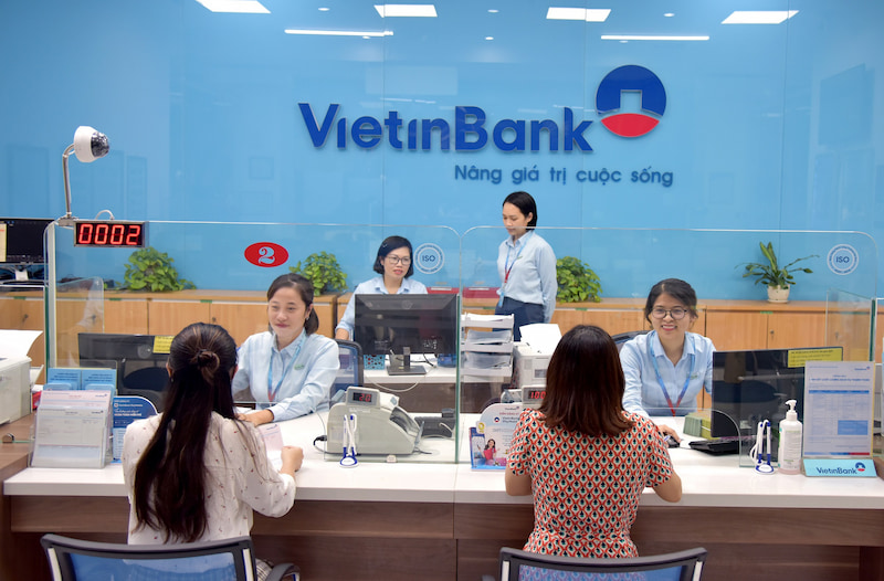 Đến trực tiếp ngân hàng để lấy lại mật khẩu Internet Banking