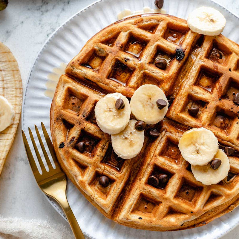 Chuối làm topping cho bánh waffle