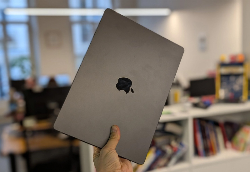 MacBook Pro M4 14 inch có trọng lượng lý tưởng