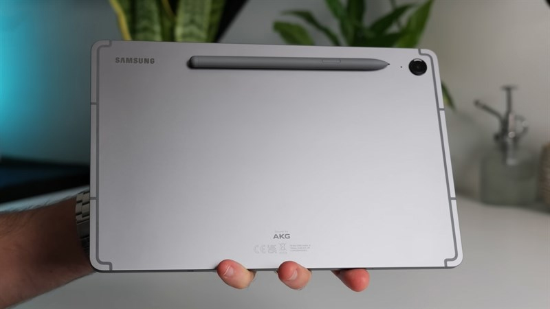 Galaxy Tab S9 FE WiFi ra mắt với mặt lưng kim loại nhám sang trọng