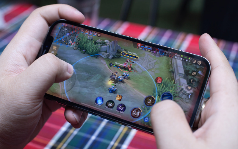 Khả năng chơi game Liên quân Mobile trên iPhone 12 