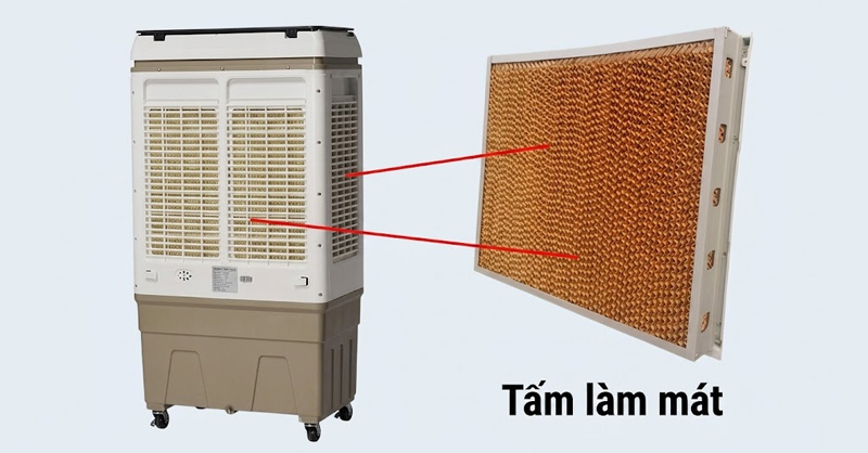 Tháo khay chứa và tách tấm làm mát ra khỏi quạt điều hòa