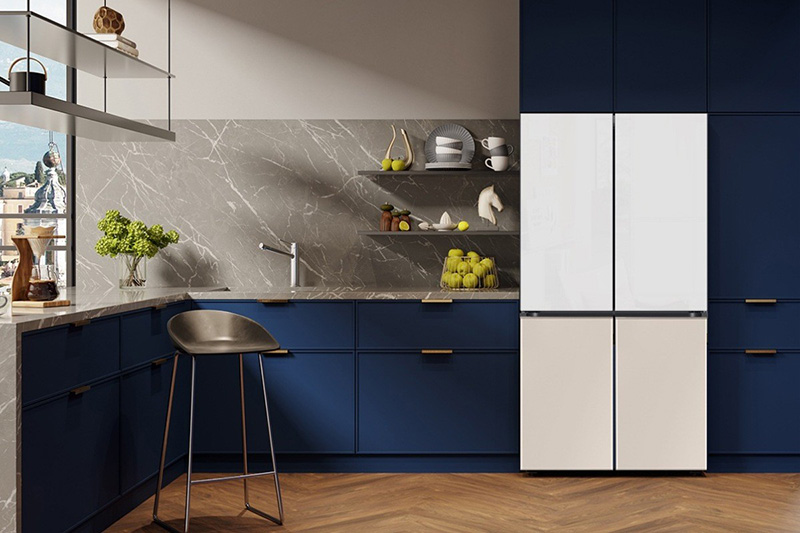 Tủ lạnh Bespoke RF59CB66F8S/SV mặt gương soi rất đẹp và sang, dễ lau chùi