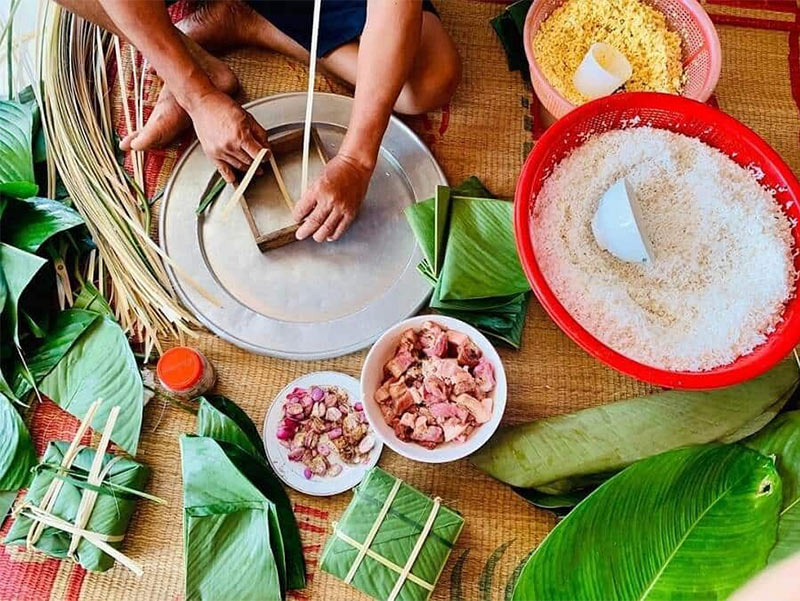 Gói bánh chưng ngày Tết