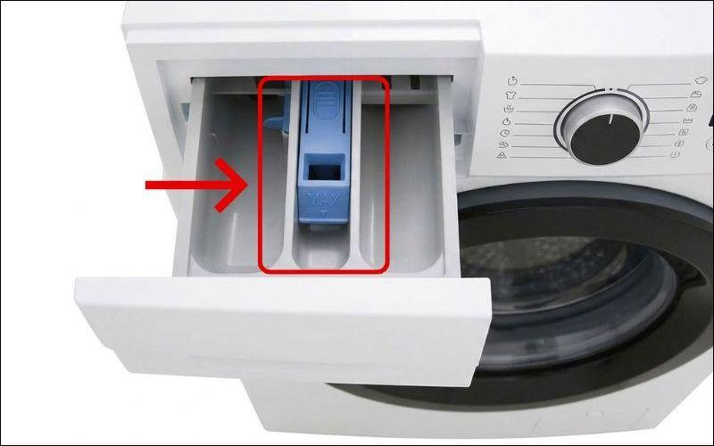 Cách cho nước xả vải vào máy giặt Toshiba cửa trước có ngăn đựng nước xả