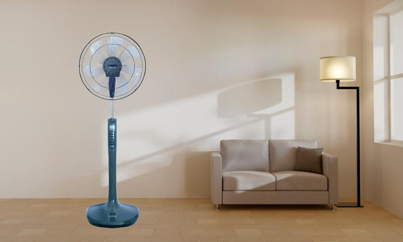 Cấu tạo cơ bản của quạt đứng Senko với lồng quạt an toàn, thân quạt và đế vững chắc