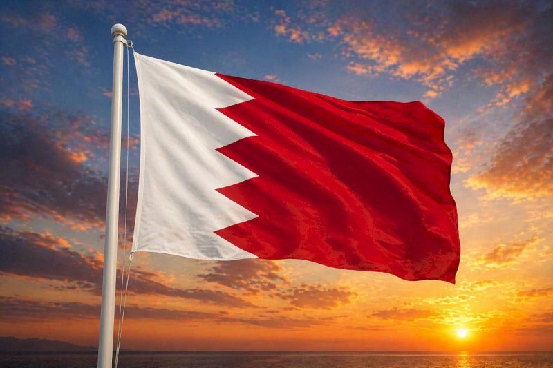 Cờ nước Bahrain với 5 đỉnh răng cưa biểu tượng cho 5 trụ cột đạo Hồi