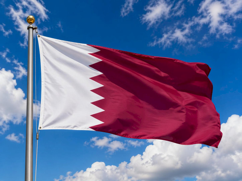 Cờ nước Qatar với sắc đỏ Maroon và đường răng cưa đặc trưng