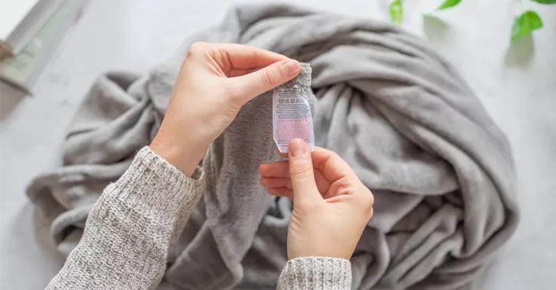 Đọc nhãn chăm sóc quần áo để đảm bảo không làm hỏng chăn