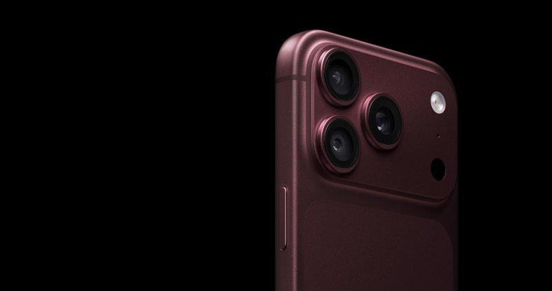 Mặt sau và cụm camera của iPhone 18 Pro Max màu Đỏ Burgundy