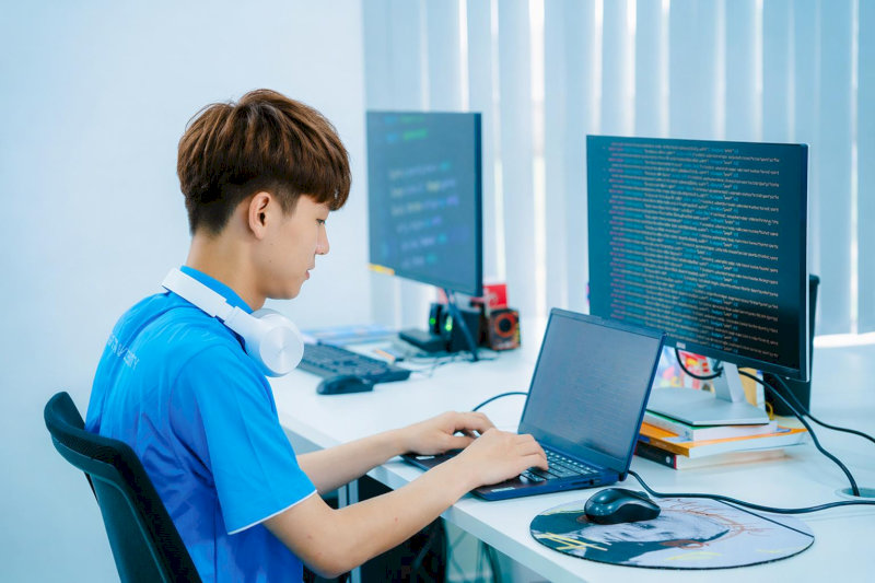 Khối A00 vẫn là lựa chọn tốt, nhưng cần kết hợp linh hoạt để tăng cơ hội xét tuyển.