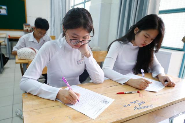 Kỳ thi tốt nghiệp THPT năm 2026 diễn ra vào ngày 11-12/6, sớm hơn hai tuần so với mọi năm.