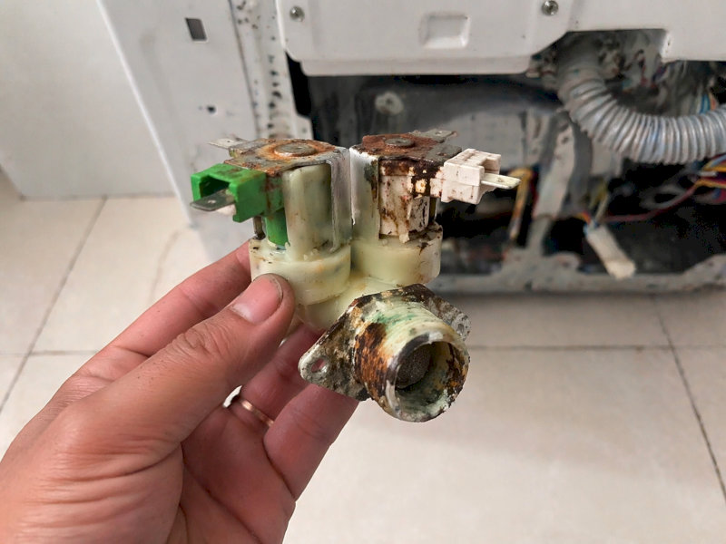 Xử lý khi van cấp nước bị hỏng 