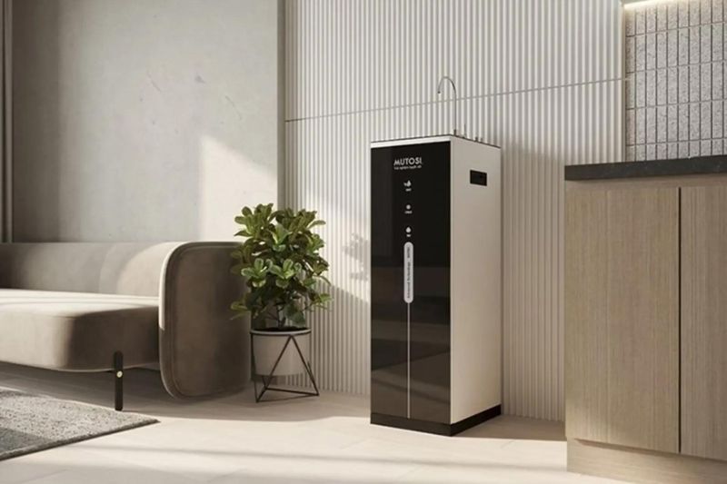 Máy lọc nước tủ đứng có kết kích thước khá lớn nhưng cấu vững chãi, dễ lắp đặt