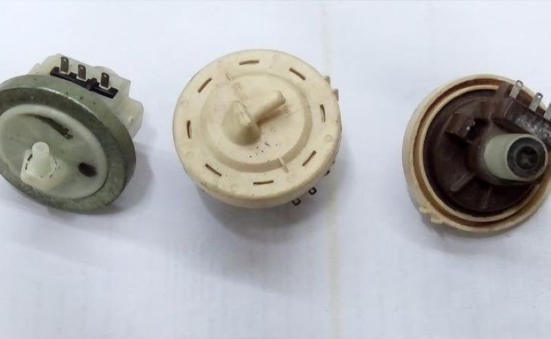 Nếu phao áp suất bị hỏng thì bạn nên thay thế bằng linh kiện mới chính hãng để sửa lỗi E95
